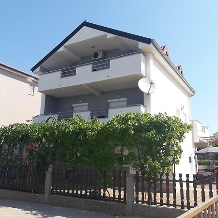 Apartmani Kuzmic Vrsi Exteriör bild