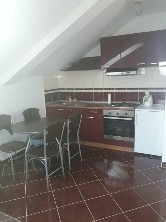 Apartmani Kuzmic Vrsi Exteriör bild
