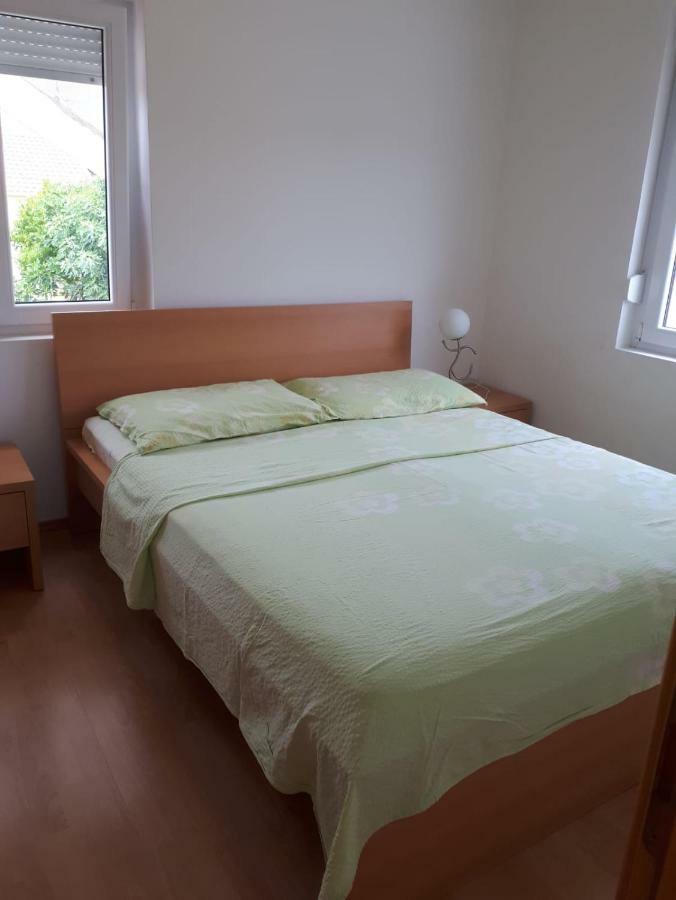 Apartmani Kuzmic Vrsi Exteriör bild