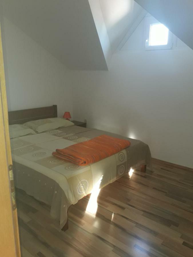 Apartmani Kuzmic Vrsi Exteriör bild